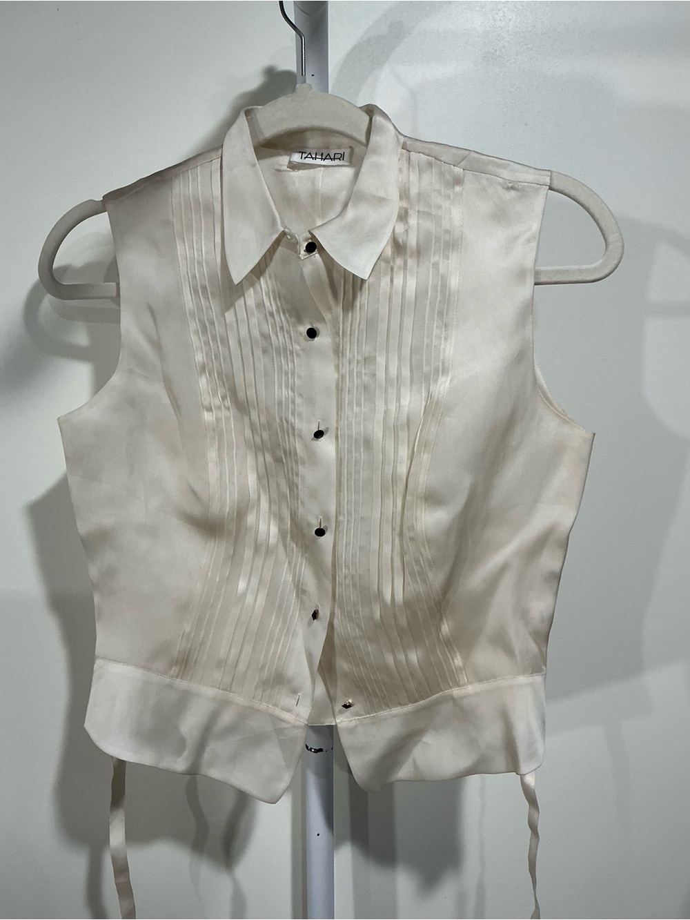 Tahari Vintage Cream Sleeveless Pleated Button-Front Silk Blouse